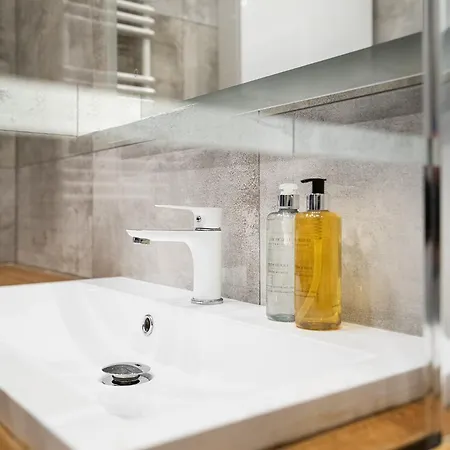 Apartment Rentplanet - Przy Muzeum Powstania Warszawskiego *